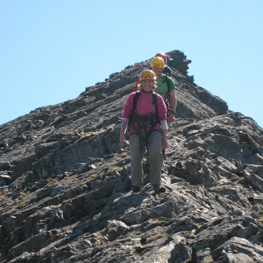Jean on the ridge between Sgurr Alasdar and Sgurr Mhic Choinnich