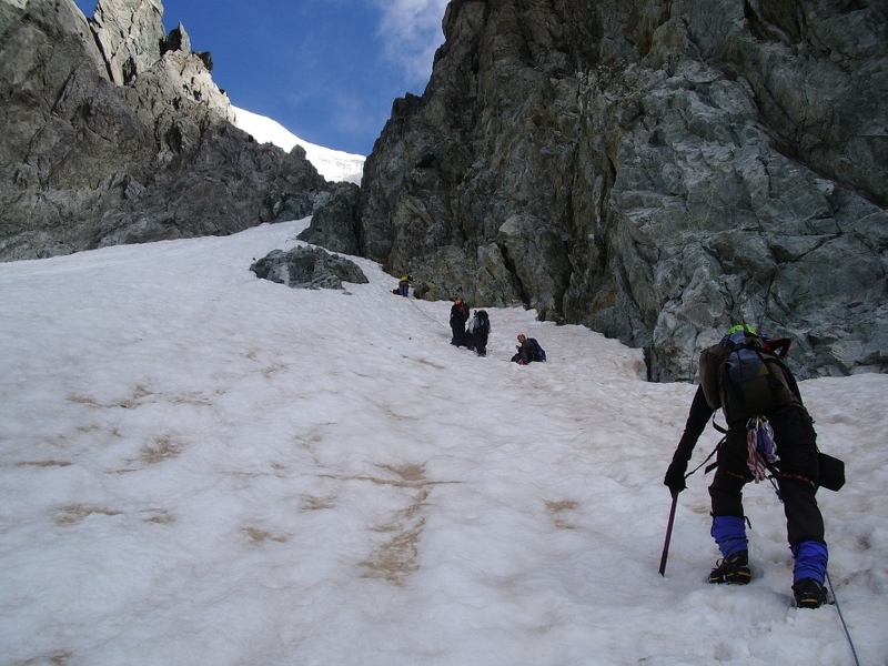 Pic de Neige Cordier - Gully getting narrower - guided party above.jpg