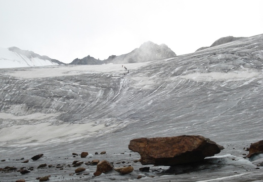 French party descending glacier below Fluchtkogel
