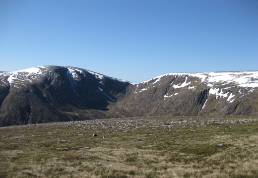 Ridge between Beinn Bhrotain and Monadh Mor