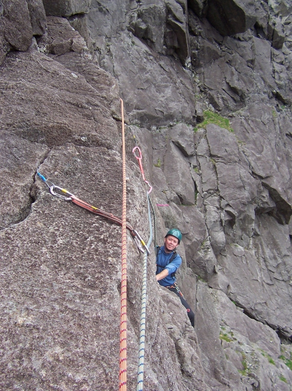 Cioch West - Heading up to the traverse on 5th pitch.JPG
