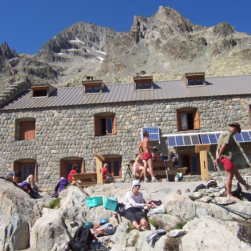 Des Agneaux - Time to relax at Glacier Blanc Hut