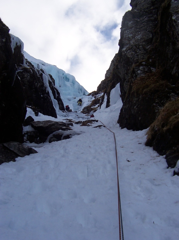 Climbers further up the gully.JPG