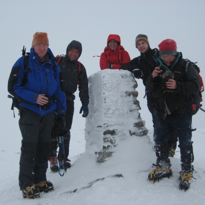 Munro 259 Beinn Narnain (926M) [280210] Matt , Craig , Sharon , Julia , John & Alison.jpg