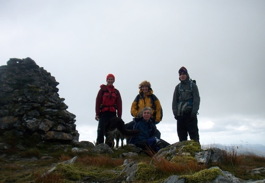 Munro 030 An Riabhachan (1129M) [290810]   Gayle Martin, Jean Moffat, Greg Gaughan standing, Jo Polak and Buffy (back view), .  
