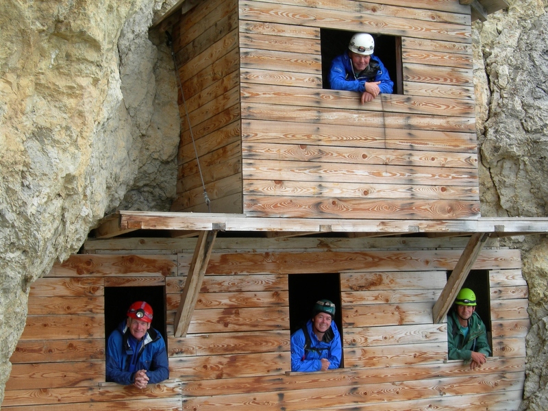 The gang_ Martini ledge - Dolomites - 2006.JPG