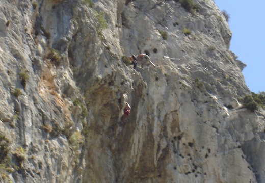 Piele '06: Two climbers (just visible) on overhang