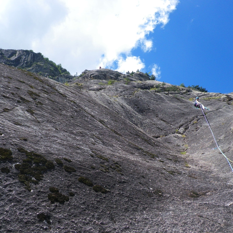 The easier 4th pitch, lovely slab padding