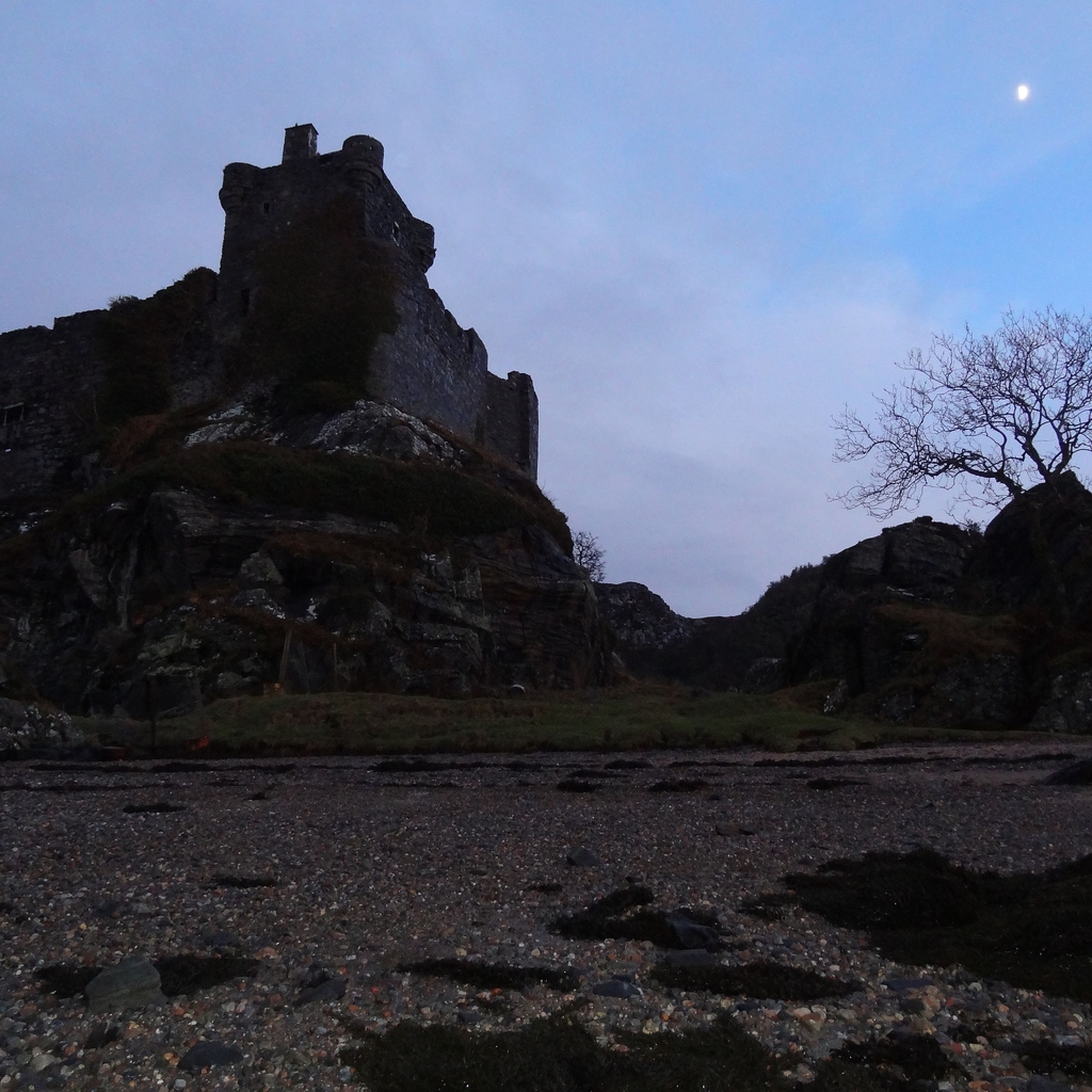 Castle Tioram by night (R Mackenzie)