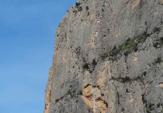 Pared de Los Alcoyanos. Spot the climbers on the ridge?