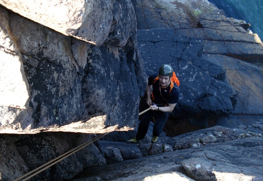 Rod abseiling into the Grooves, Reiff