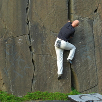 Random boulder dude, Contracts wall Cambu