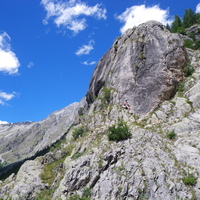 Jeanie belayed below 8th & final pitch of Cascade Blues