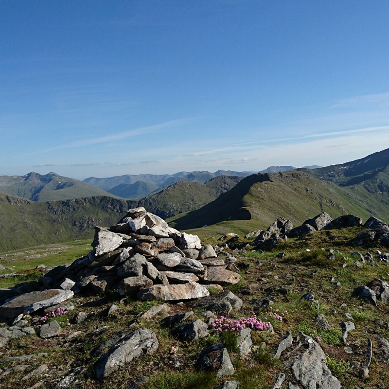 Mullach na Dheiragain summit to Sgurr nan Ceathramhnan. Ridge on left is the other side of the horseshoe that I was on earlier