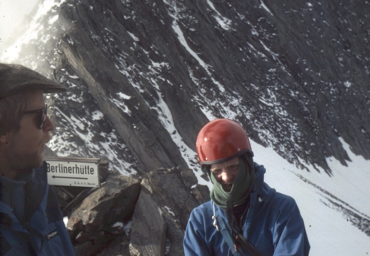 880700 Gordon Callander, Andy Cloquet, col above Berliner Hut, July 1988