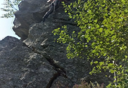 New Order VDiff, Loch Ordie Crag. Climber: Tom Young