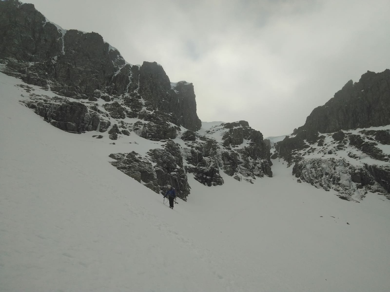 Sarah walking past North gully having descended by No 4 gully..JPG
