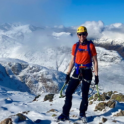 A Quick Solo up Curved Ridge