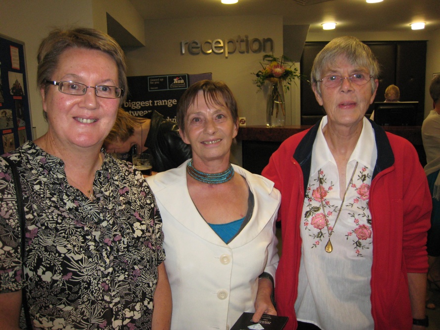 C Murray - Anne Lockhead, Alison Lindsay & Liz Paterson OMC 60th Dinner Sept 2010 118