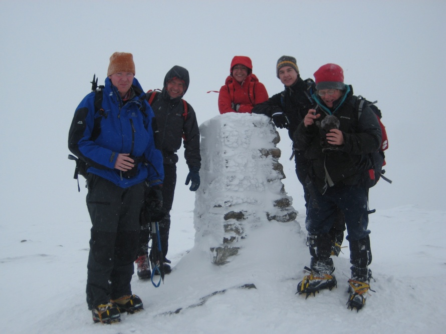 Munro 259 Beinn Narnain (926M) [280210] Matt , Craig , Sharon , Julia , John & Alison.jpg